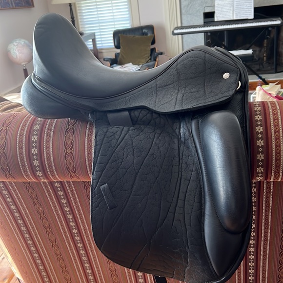 custom advantage mono flap dressage saddle with buffalo - Picture 2 of 7